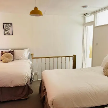 Seafront Party Houses For Hens, Stags & Groups Brighton Room photo