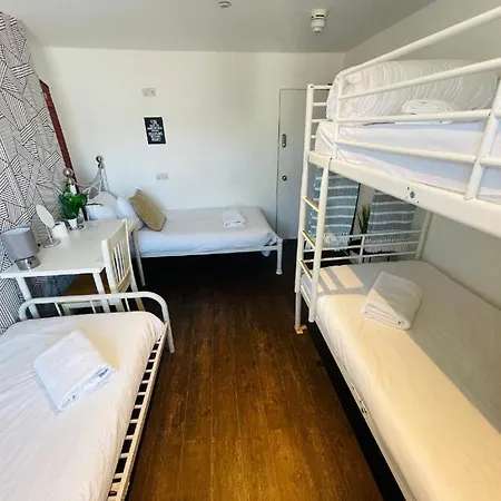 Seafront Party Houses For Hens, Stags & Groups Brighton Room photo