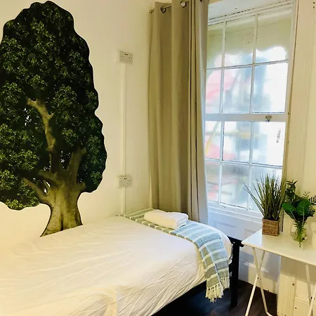 Seafront Party Houses For Hens, Stags & Groups Brighton Room photo